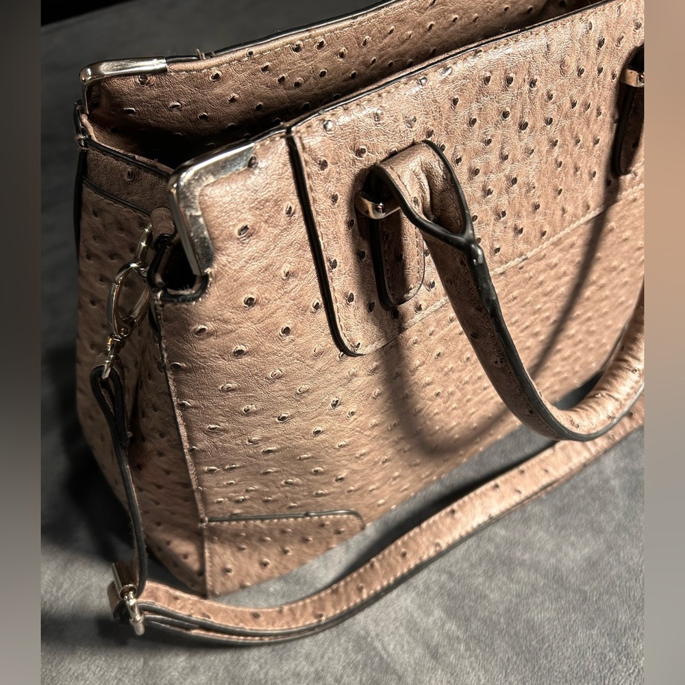 BUENO Faux Ostrich Leather Purse